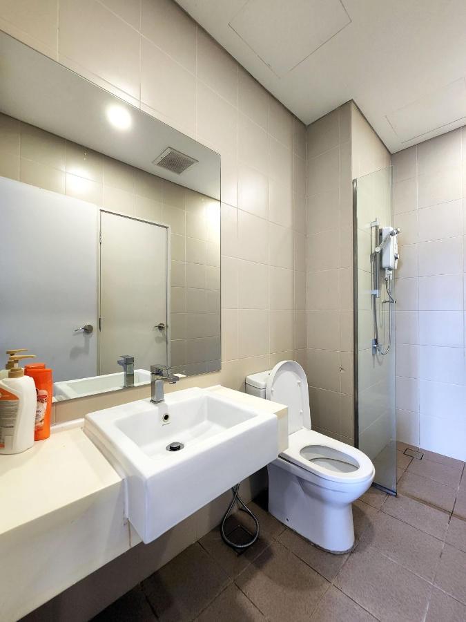 Lavender Suite # Shah Alam I-City Block B Homestay # 2R1B #Free Wifi & Parking Bagian luar foto