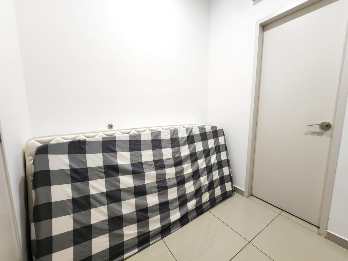Lavender Suite # Shah Alam I-City Block B Homestay # 2R1B #Free Wifi & Parking Bagian luar foto
