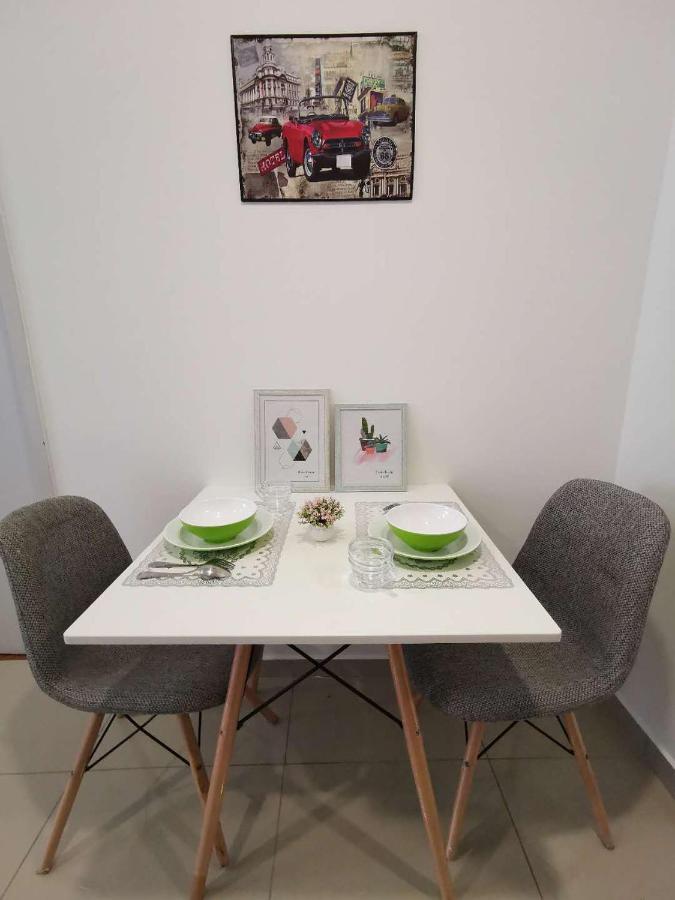 Lavender Suite # Shah Alam I-City Block B Homestay # 2R1B #Free Wifi & Parking Bagian luar foto